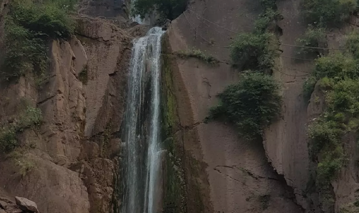 8. Dhani Noseri Waterfall: