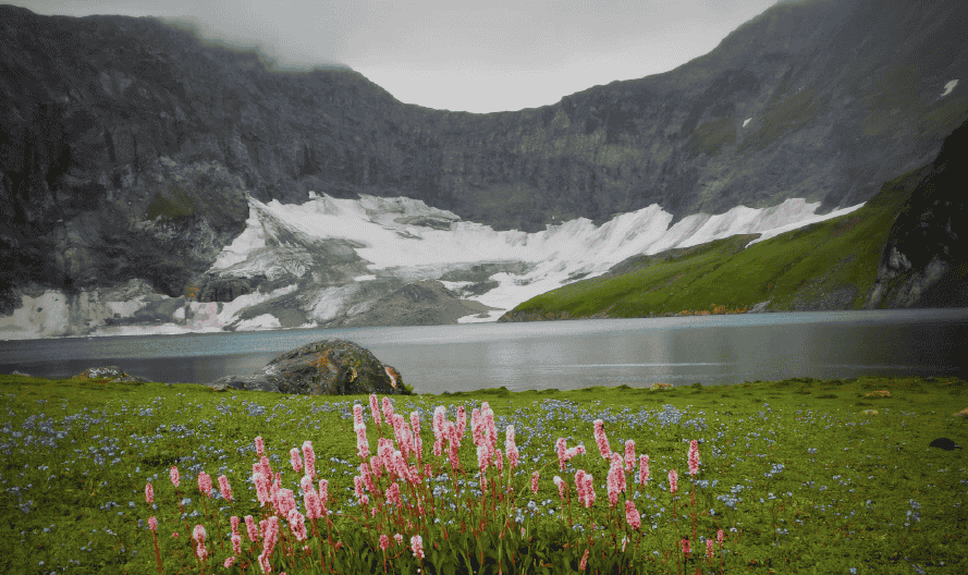 9. Ratti Gali Lake: