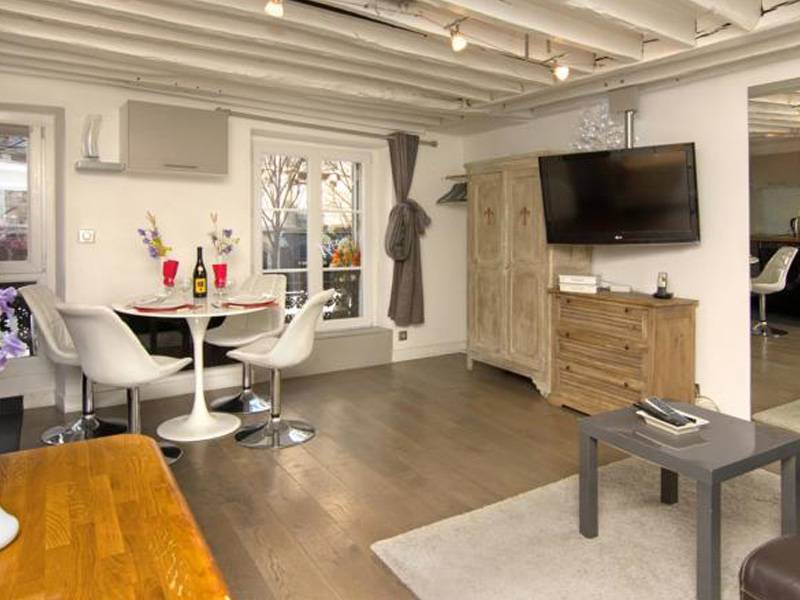 Joli Canal St Martin Studio Paris