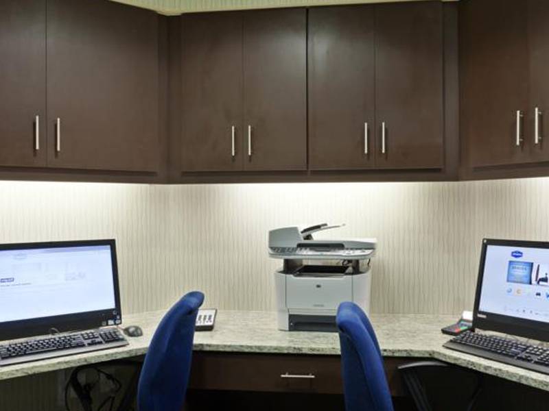 Hampton Inn  Suites Denver Airport  Gateway Park