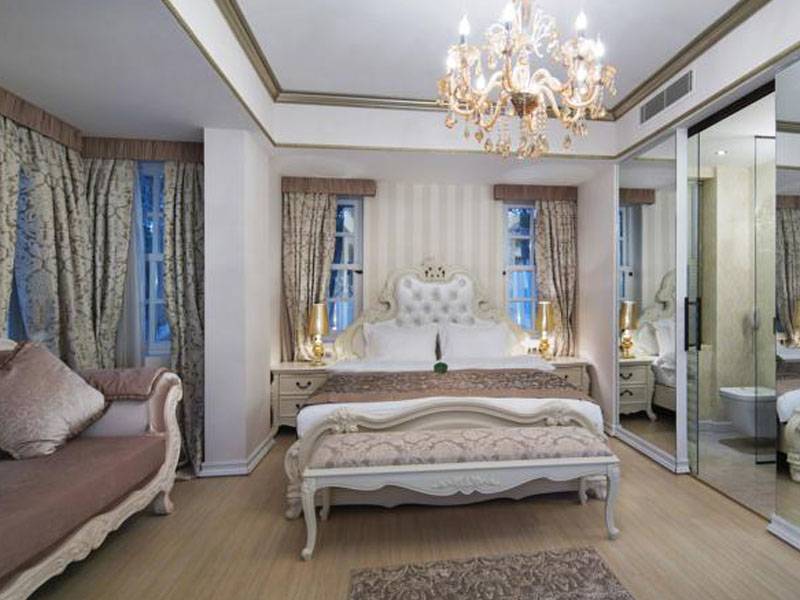 Elegance East Hotel