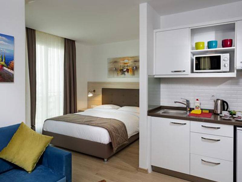 The Room Hotel & Apartments