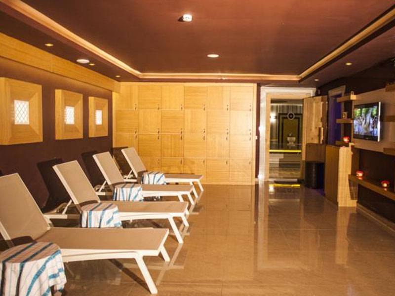 Liv Suit Hotel