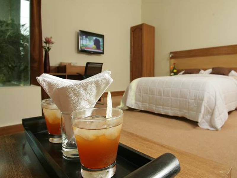 Richmond Hotel & Suites 