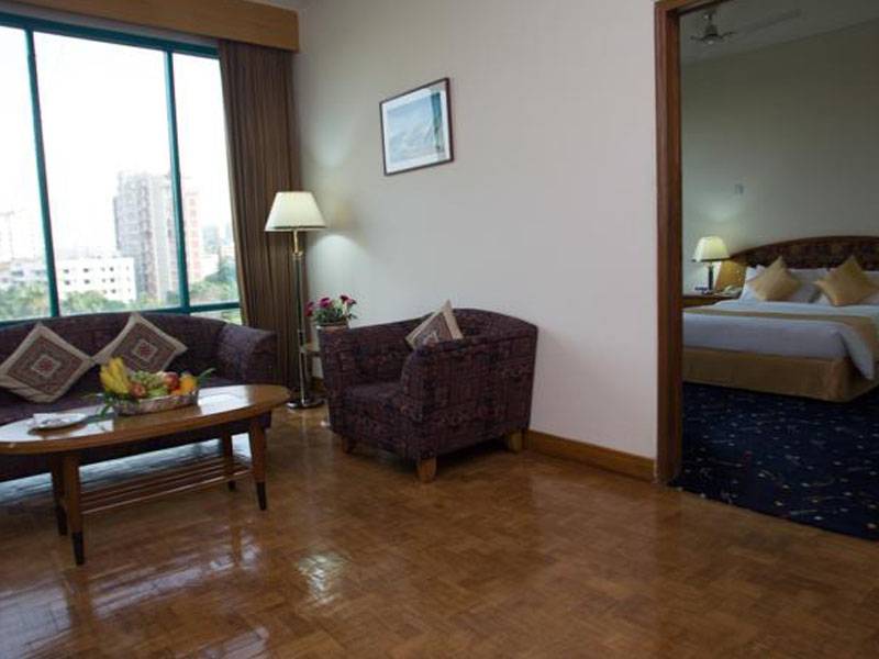 Hotel Lake Castle