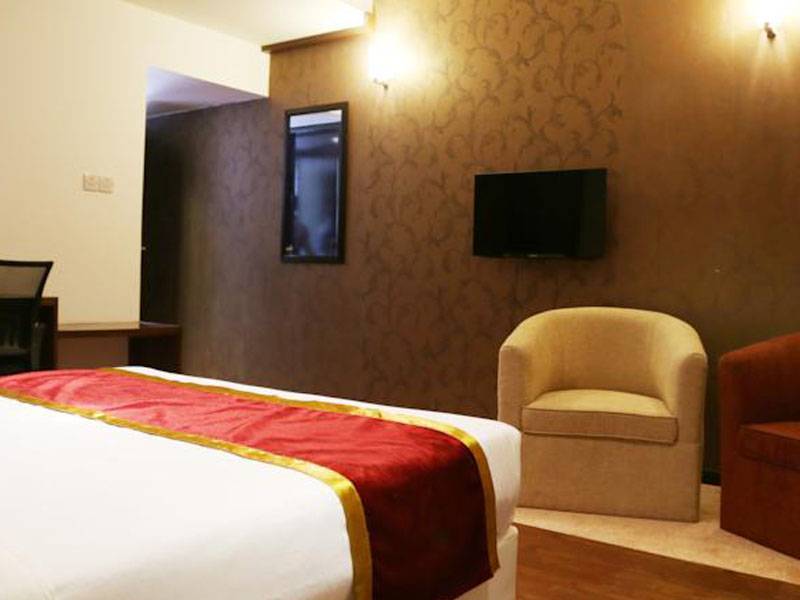 The Avenue Hotel & Suites