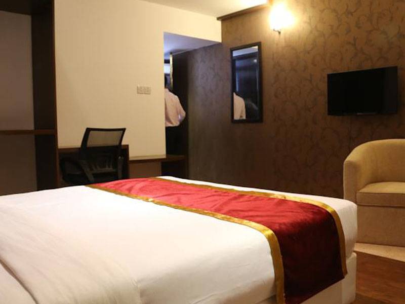 The Avenue Hotel & Suites