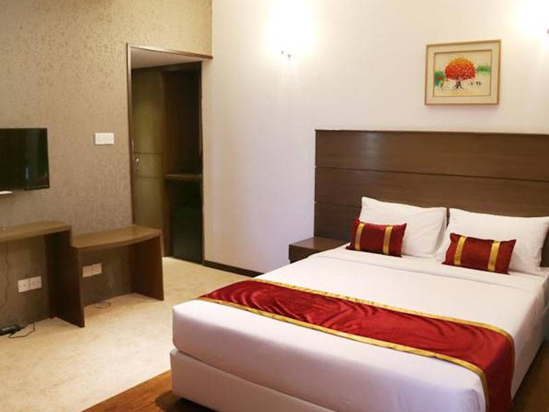 The Avenue Hotel & Suites