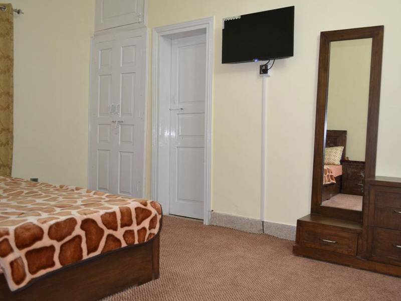 West End Family Homestay, Muzaffarabad