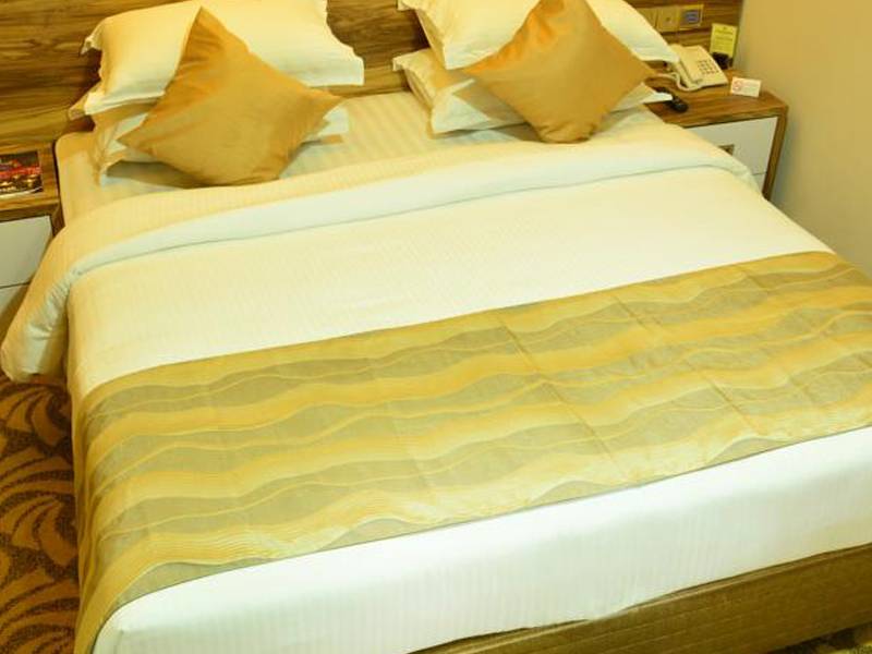 Pearl City Hotel