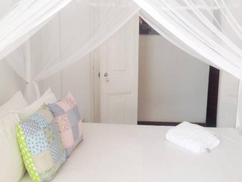 Colombo 7 - A Charming White Room