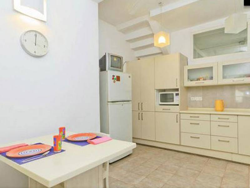 Colombo 7 - A Charming White Room