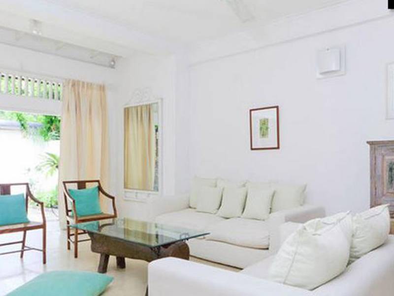 Colombo 7 - A Charming White Room