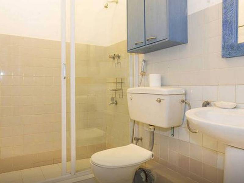 Colombo 7 - A Charming White Room