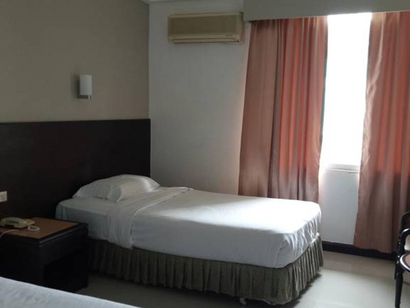 New Cathay Hotel