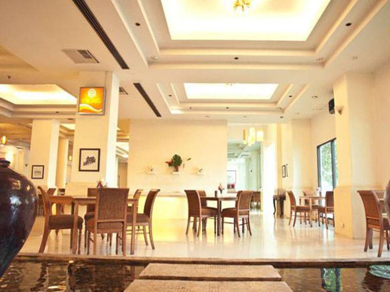 Ploy Palace Hotel