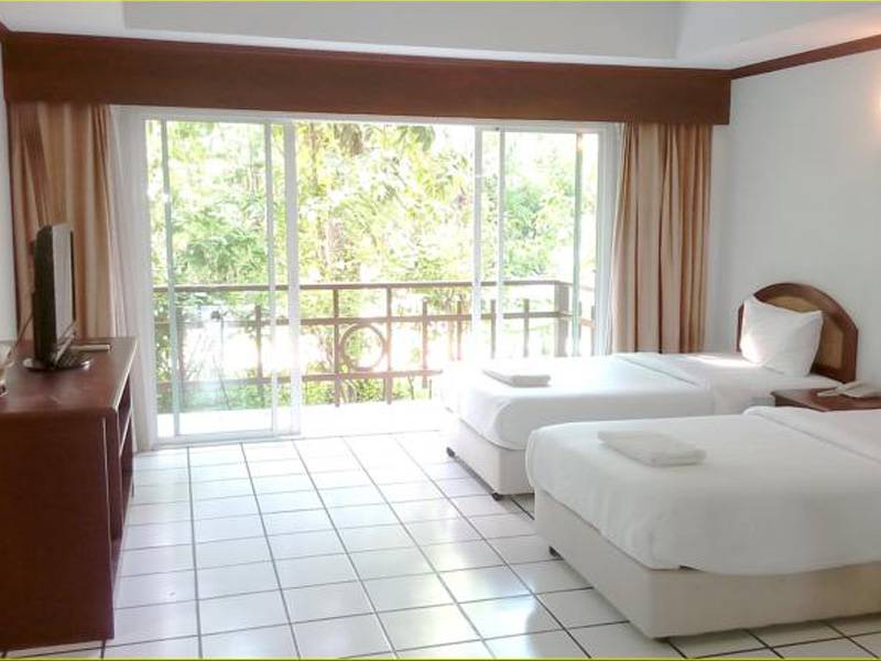 Thong Paeka Hotel