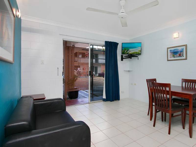 Cairns City Palms