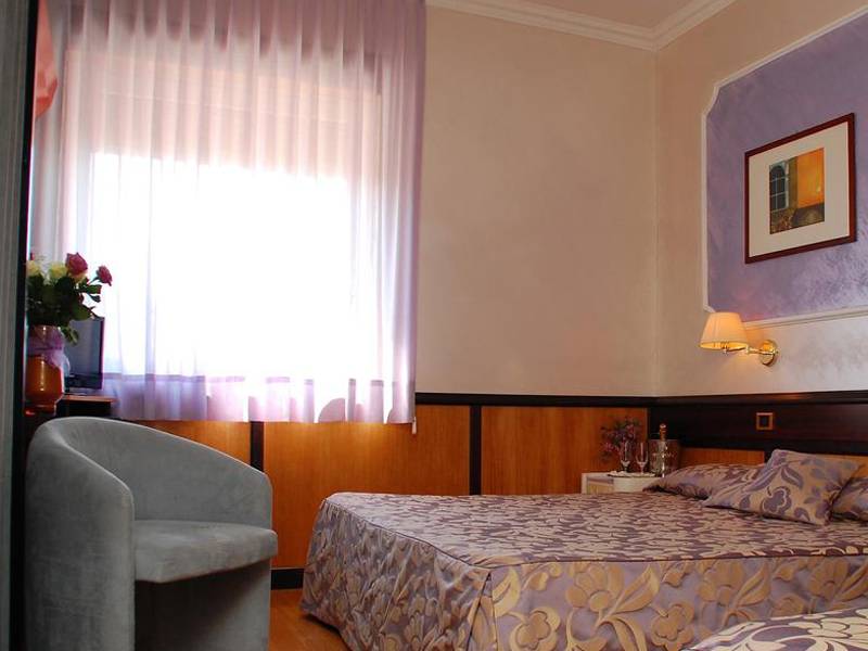 Benny Hotel