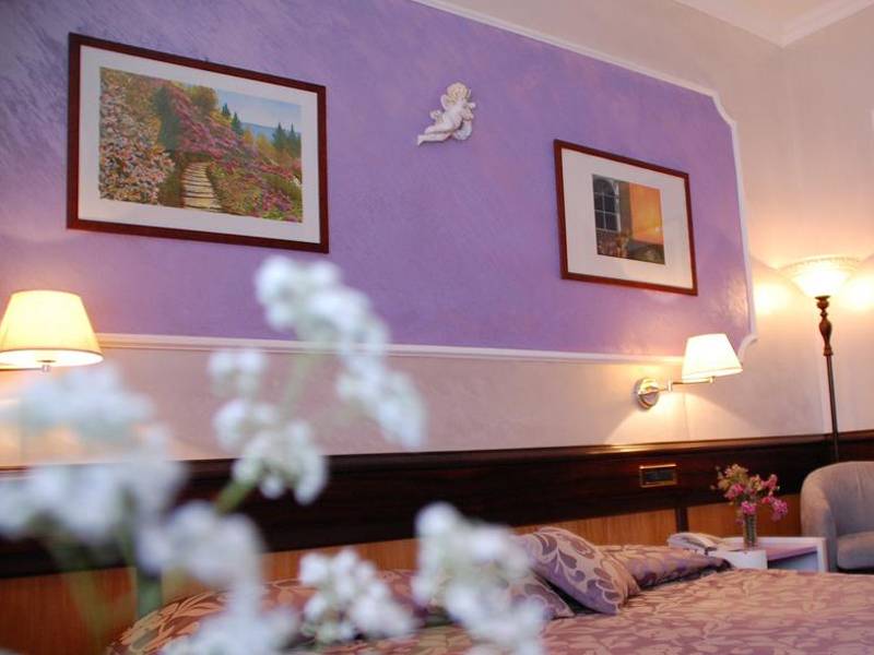 Benny Hotel