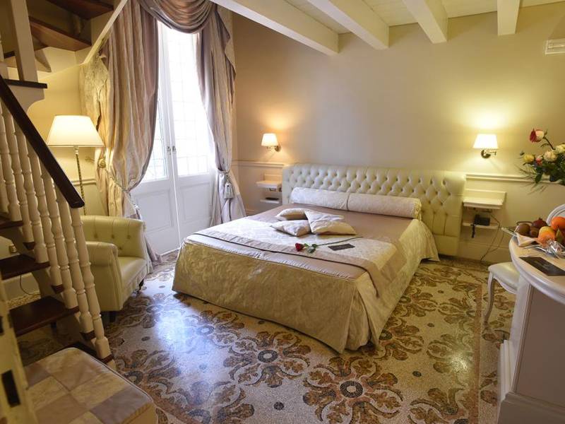 Suite Hotel Santa Chiara