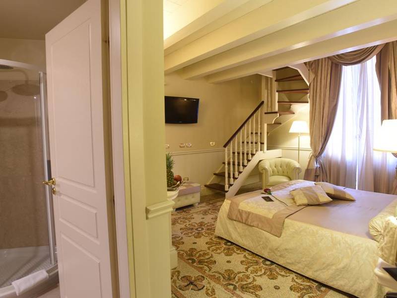 Suite Hotel Santa Chiara