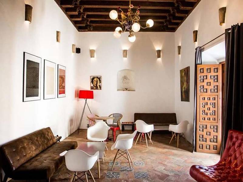 Frenteabastos Hostel & Suites