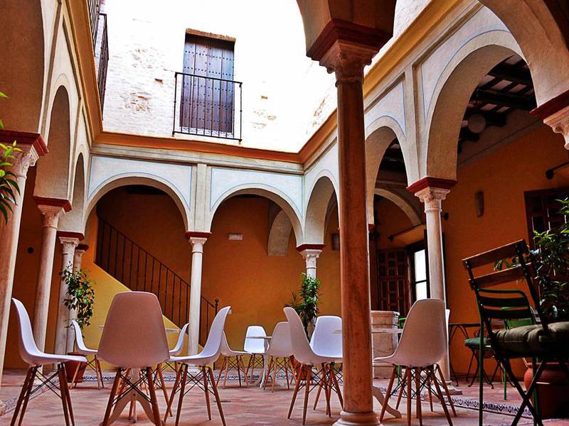 Frenteabastos Hostel & Suites