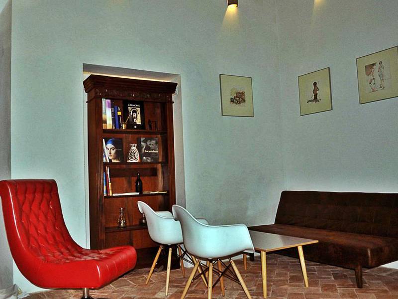 Frenteabastos Hostel & Suites