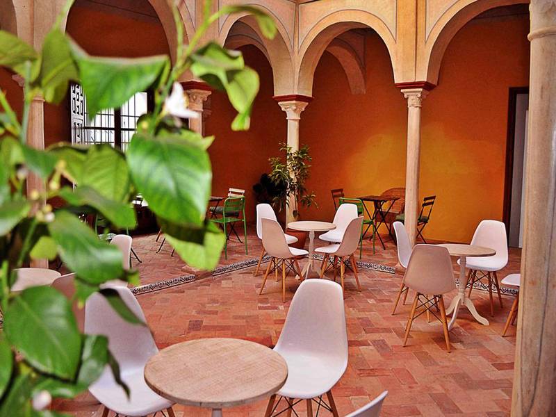 Frenteabastos Hostel & Suites