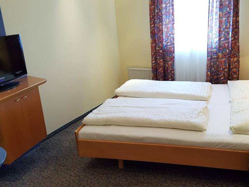 CenterCourt Hotel