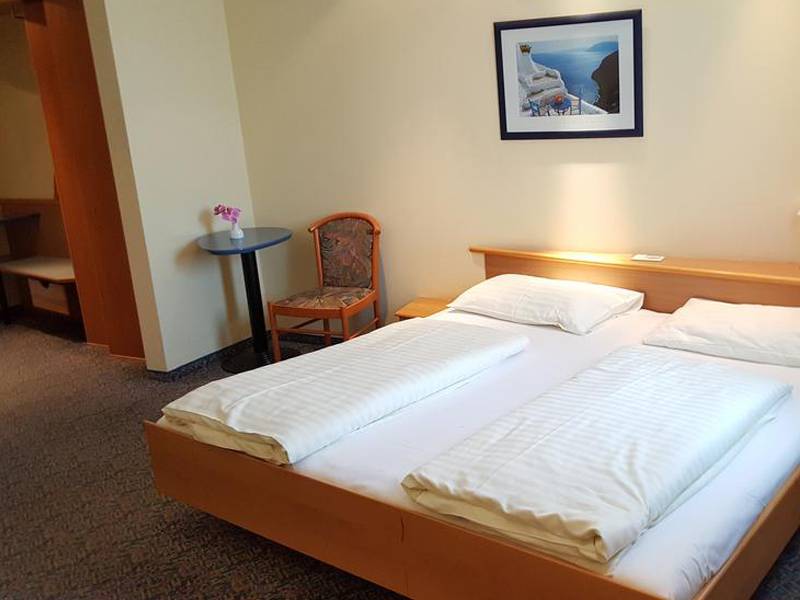 CenterCourt Hotel