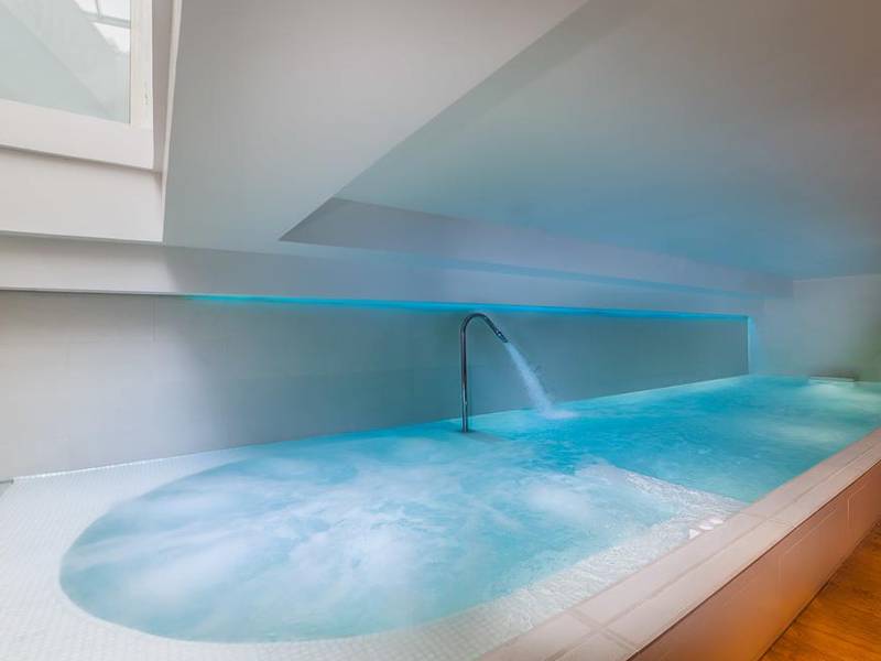 Best Western Plus Le Patio des Artistes Wellness Jacuzzi