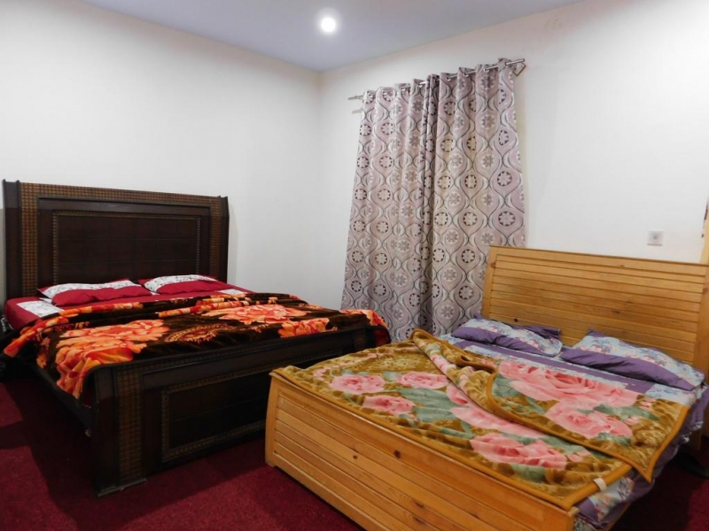 Pine View Hotel & Dera Inn Restaurant