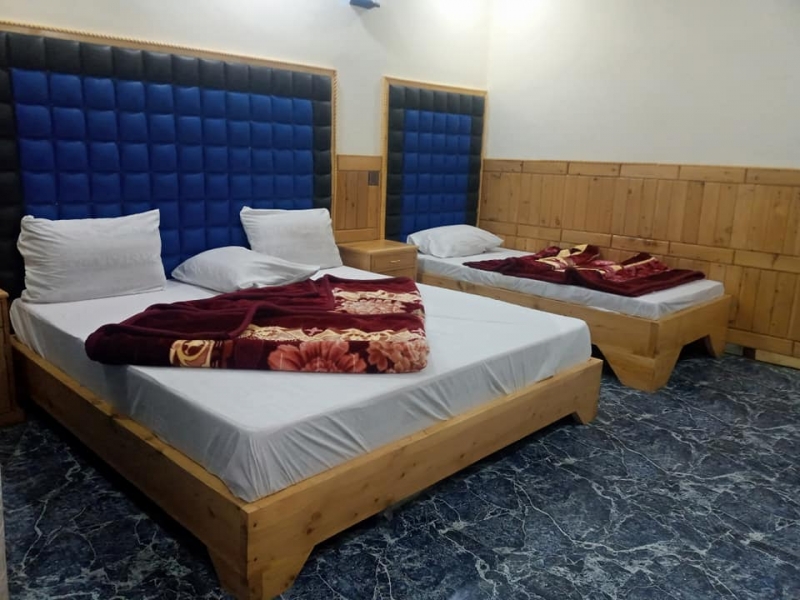 Nambal Hotel Kalam