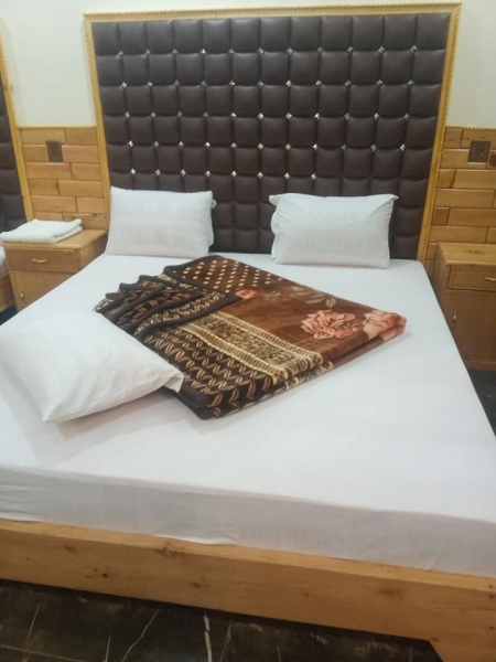 Nambal Hotel Kalam