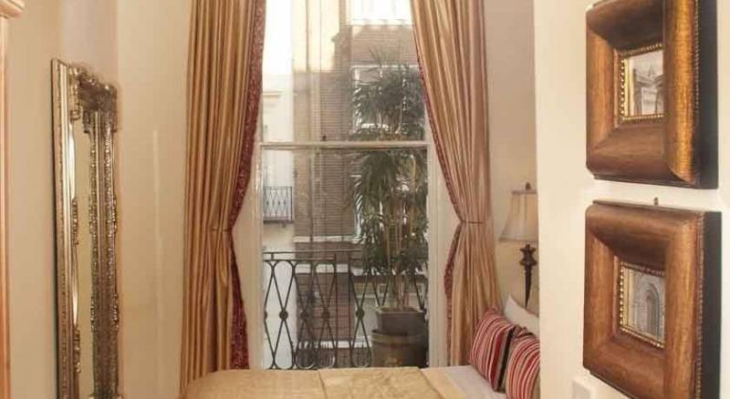 Piccolino Hyde Park Hotel