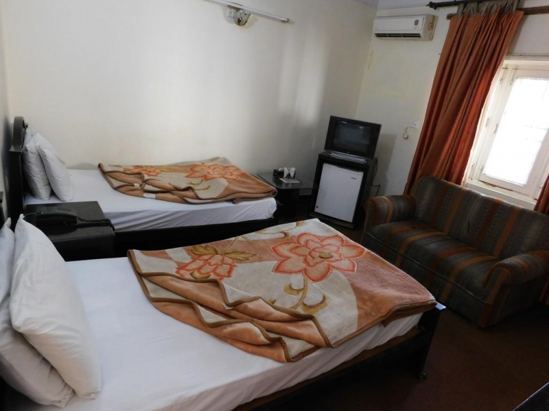 Milton Guest House F-6/1 Islamabad