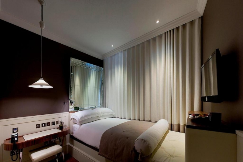 Heritage, Larger Guest room, 1 Queen, City view