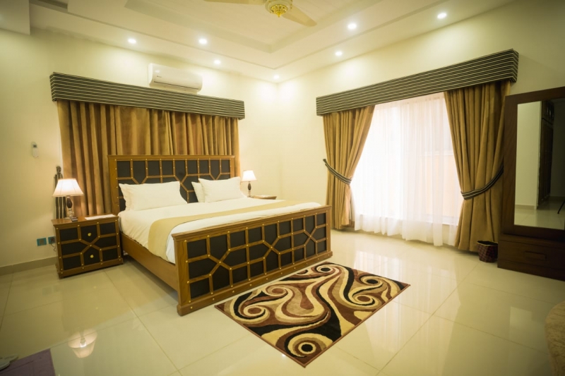 Canadian Inn Guest House