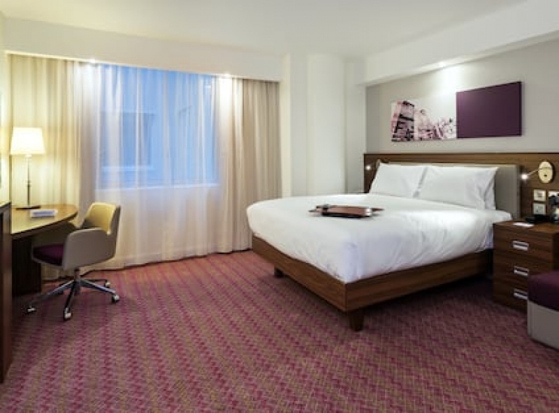 Corner Queen Room