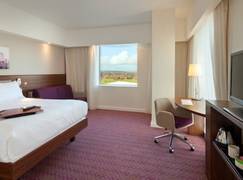 Corner Queen Room
