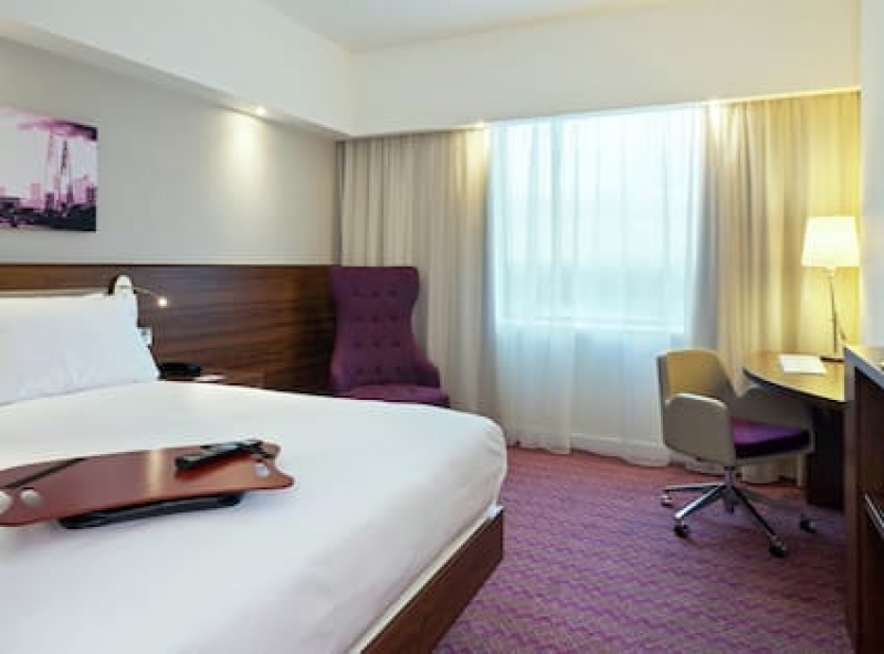 Corner Queen Room