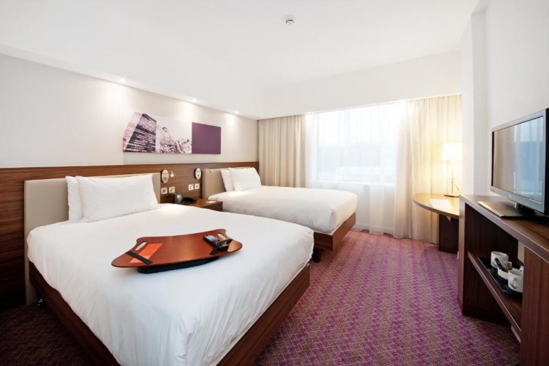 Corner Queen Room