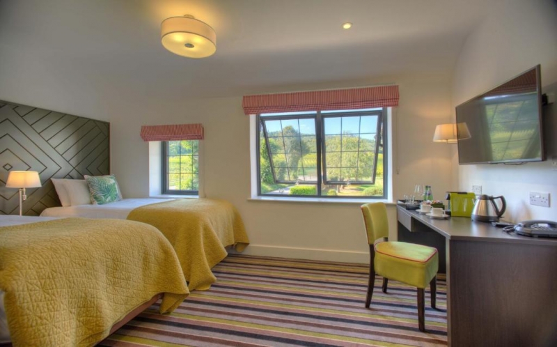 Twin Room with Bath