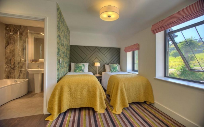 Twin Room with Bath