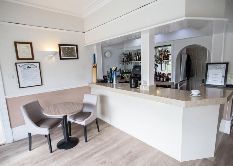 Corner House Hotel Gatwick with bookable Holiday parking