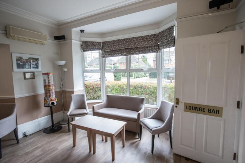 Corner House Hotel Gatwick with bookable Holiday parking