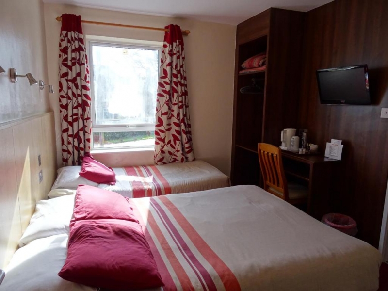 Standard Triple En-suite Room