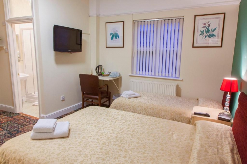 Family Room (2 Adults + 2 Children)